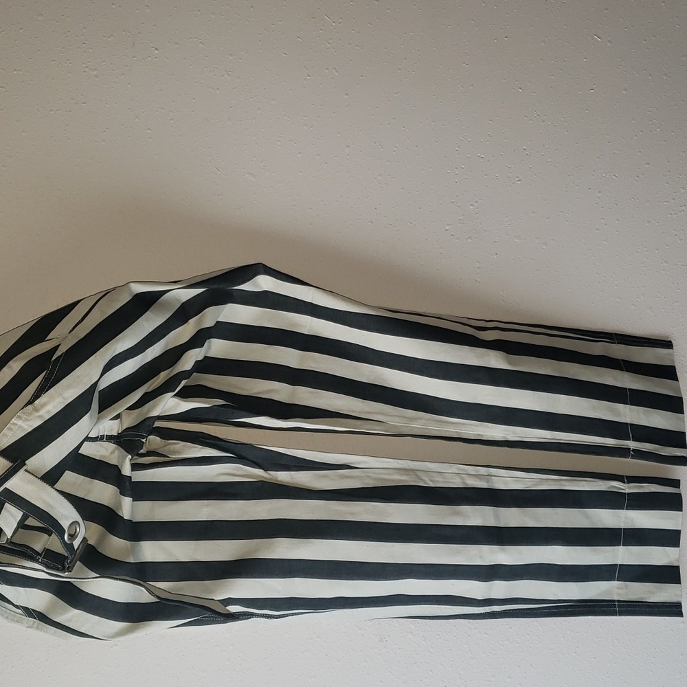 Uniq green and white stripped y